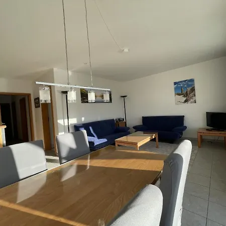 Appartementhaus Mit Balkon Im Ostseebad Hn Goehren (Ruegen)