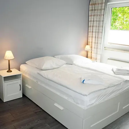 Appartementhaus Mit Balkon Im Ostseebad Hn