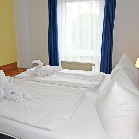 Appartementhaus Mit Balkon Im Ostseebad Hn * Goehren (Ruegen)