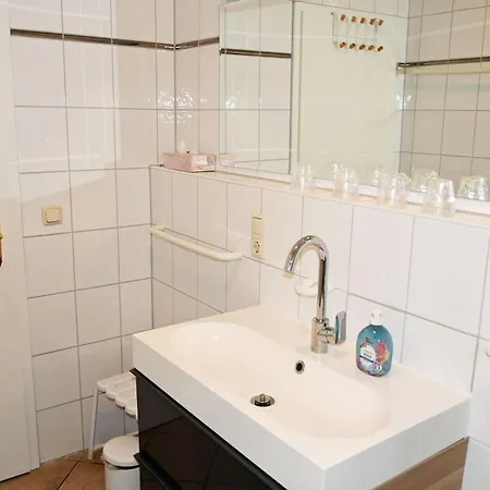 Apartment Appartementhaus Mit Balkon Im Ostseebad Hn Goehren (Ruegen)